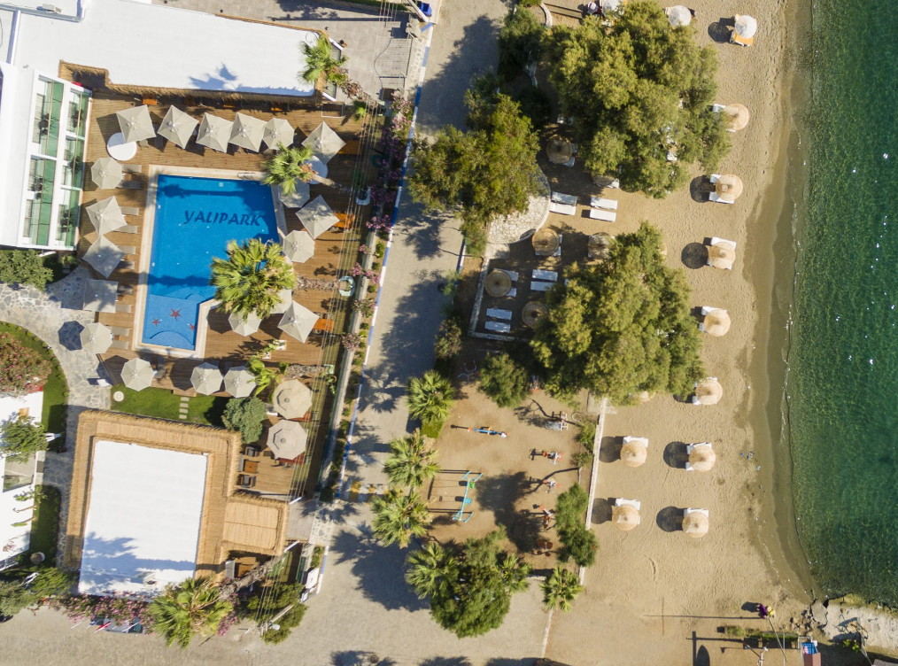 Yalıkavak’ta Deniz Manzaralı, Kendi Plajı ve Havuzu Olan Eşsiz Bir Tatil Deneyimi